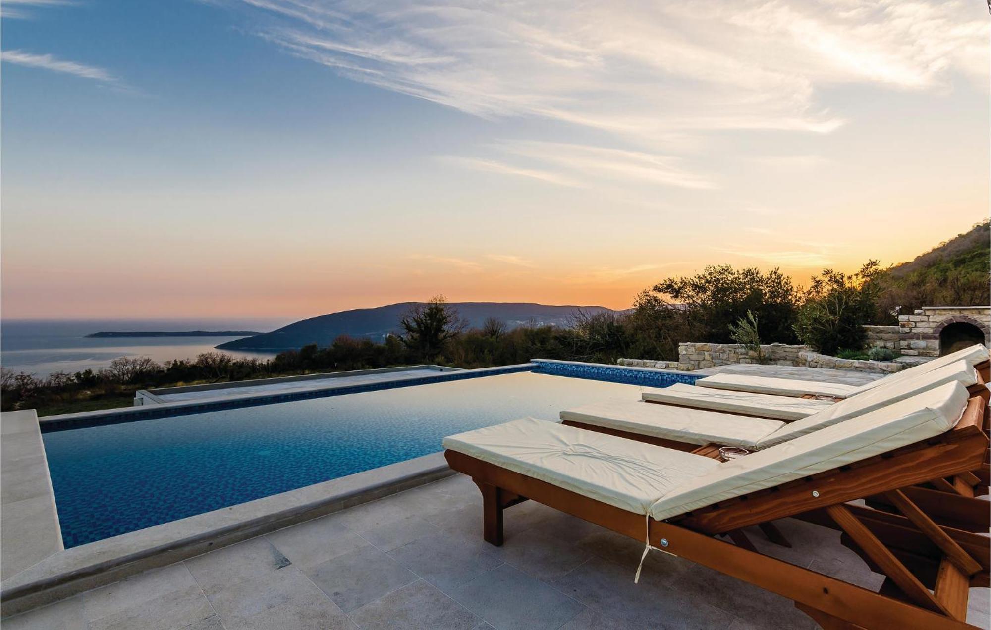 Amazing Home In Herceg Novi With House Sea View Exterior foto